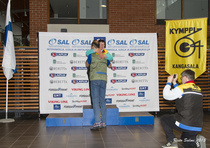 N70 mestari 2015 Kaija Häyrinen KAMS, onnitteluhalailussa Matti Suoranta