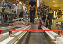 Kisavalmistelu alkoi jo aulan puolelle - salissa LP:n harjoitukset - radan jatkoa kiristää Erkki.